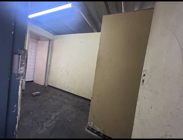 200M² WAREHOUSE TO LET IN LONGDALE